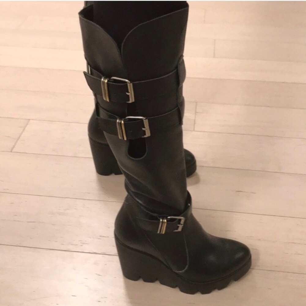 Adorable and comfortable wedge boots